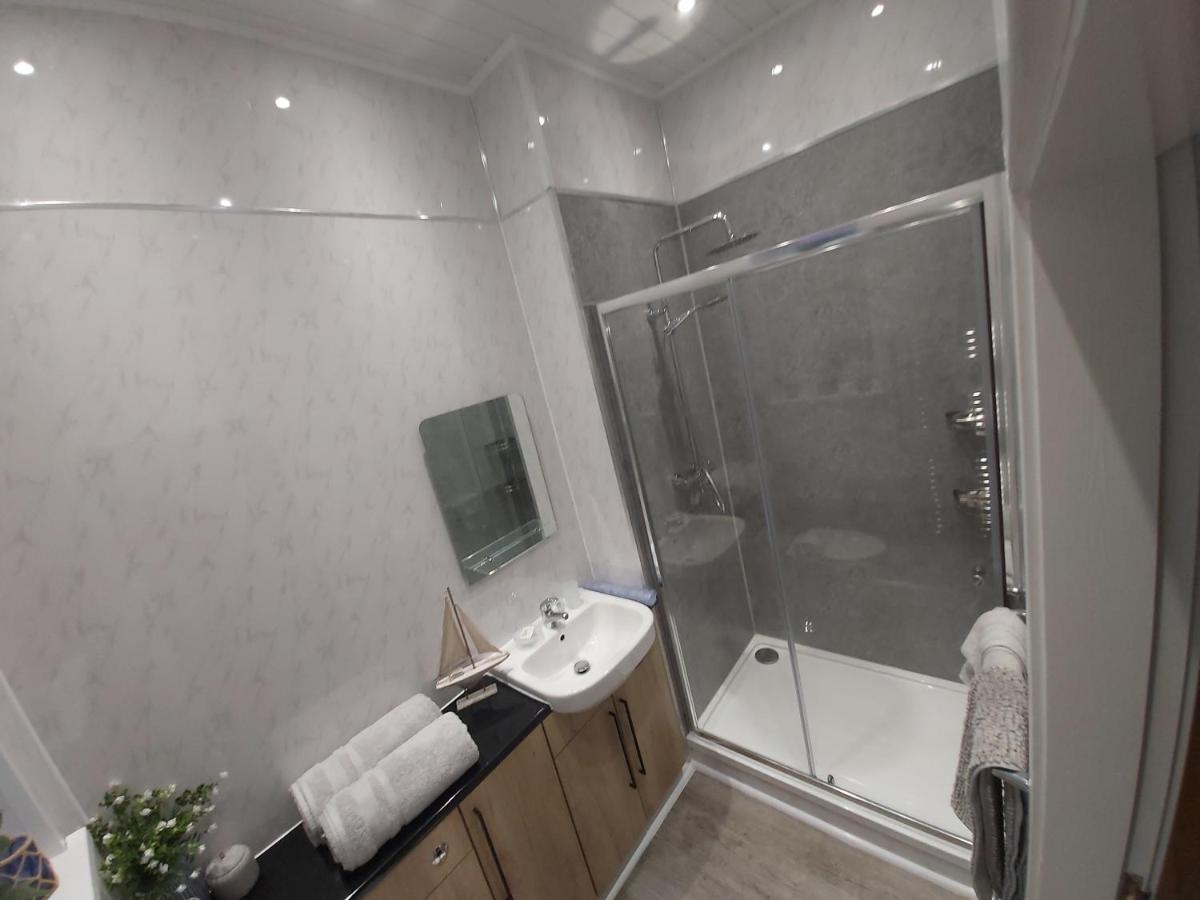One Bedroom Flat, Very Close To Town Center. Оубън Екстериор снимка