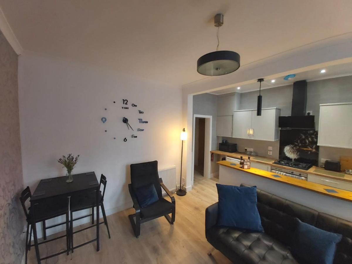 One Bedroom Flat, Very Close To Town Center. Оубън Екстериор снимка