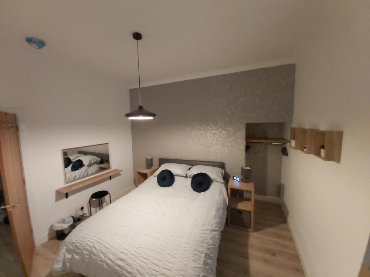 One Bedroom Flat, Very Close To Town Center. Оубън Екстериор снимка